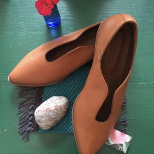 Bueno Berkeley flat dark tan